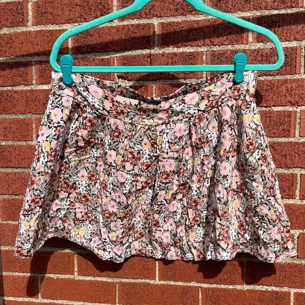 Floral Pink Mini Skirt Size Larch Paper and Tee